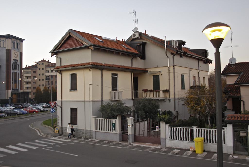 B&B Leonardo Rho Extérieur photo